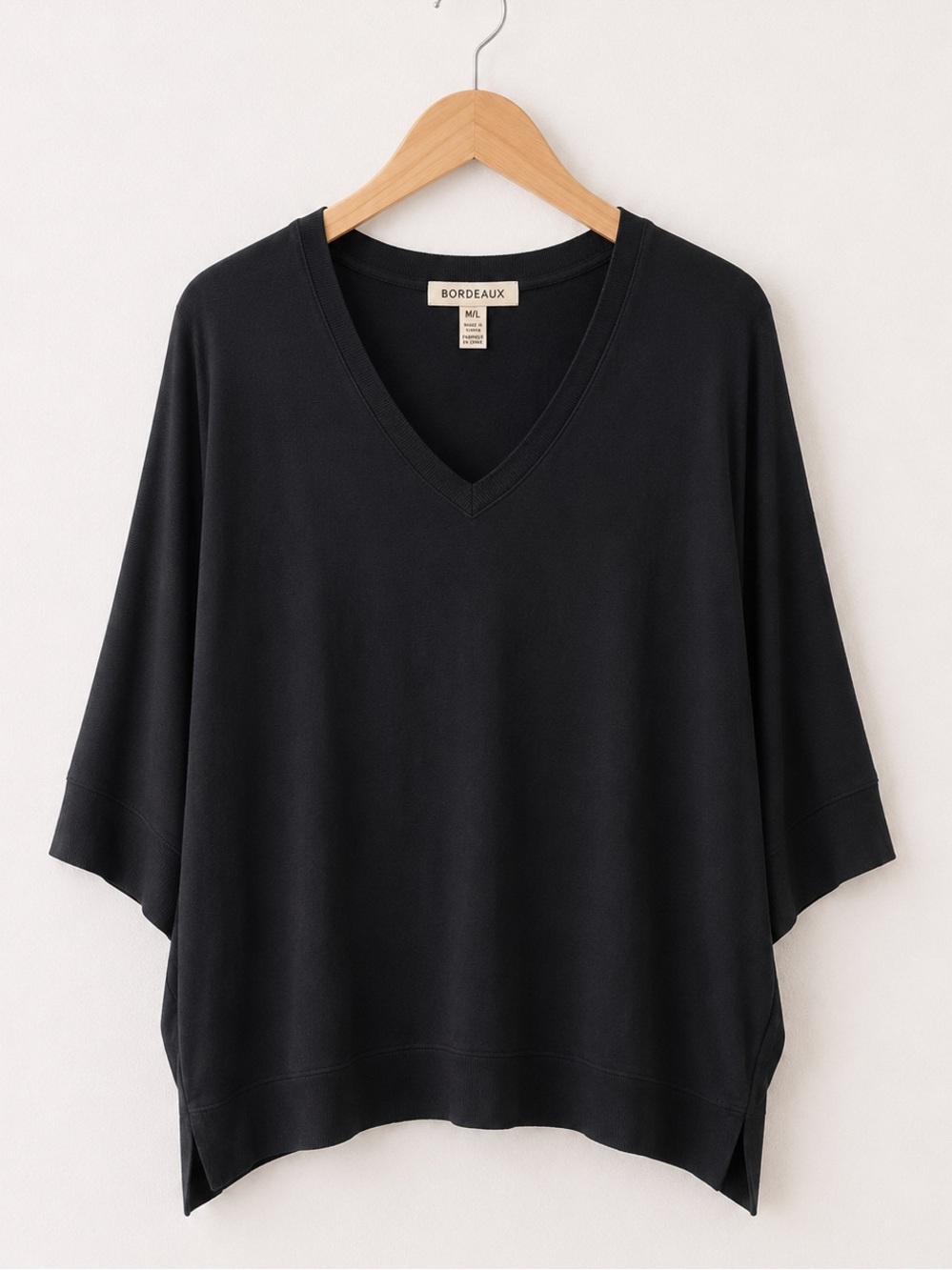 Bordeaux Black Oversized V-Neck Knit Top
Asymmetrical Hem 3/4 Sleeve M/L